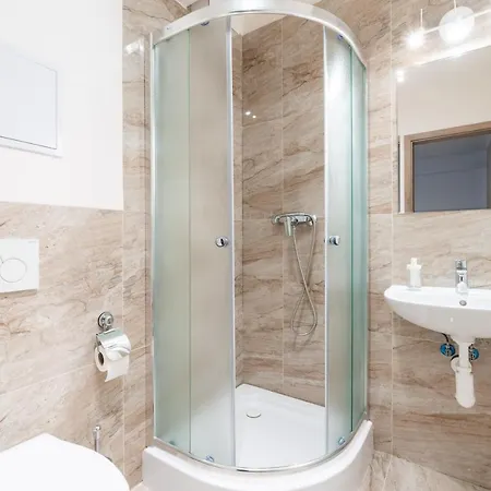 Apartment Brand New #51 With Free Secure Parking In The Center