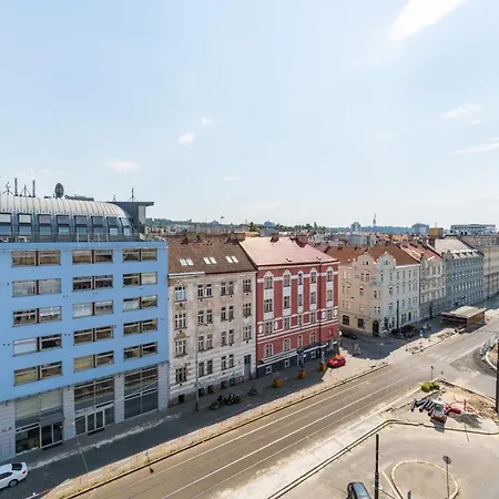 Brand New #51 With Free Secure Parking In The Center Apartment